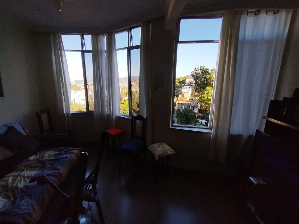 Imagens do imóveis Apartamento em Santa Teresa com Dois Quartos e Dependência