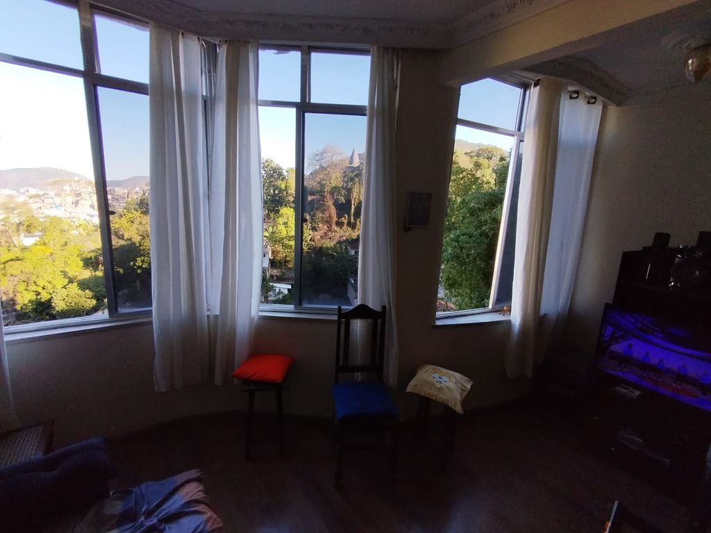 Imagens do imóveis Apartamento em Santa Teresa com Dois Quartos e Dependência