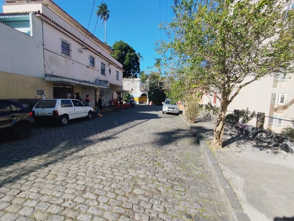 Imagens do imóveis Apartamento em Santa Teresa com Dois Quartos e Dependência