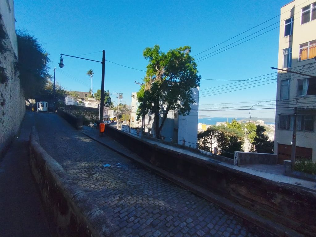 Imagens do imóveis Apartamento em Santa Teresa com Dois Quartos e Dependência