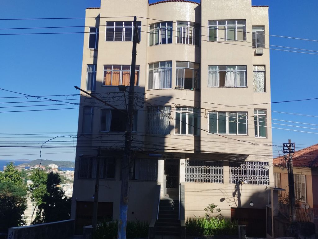 Imagens do imóveis Apartamento em Santa Teresa com Dois Quartos e Dependência