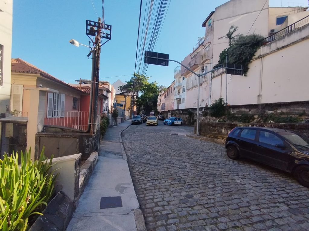 Imagens do imóveis Apartamento em Santa Teresa com Dois Quartos e Dependência