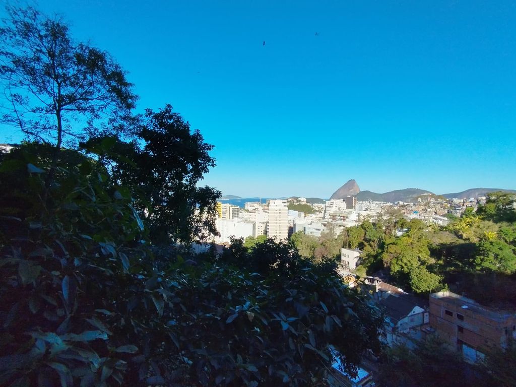 Imagens do imóveis Apartamento em Santa Teresa com Dois Quartos e Dependência