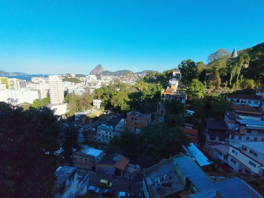 Imagens do imóveis Apartamento em Santa Teresa com Dois Quartos e Dependência