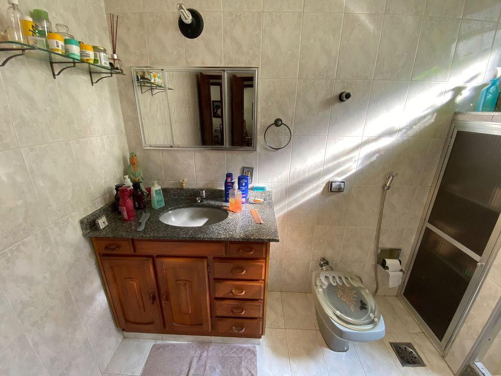 Imagens do imóveis Apartamento Amplo de Dois Quartos e Dependência na Rua André Cavalcanti CentroRJ