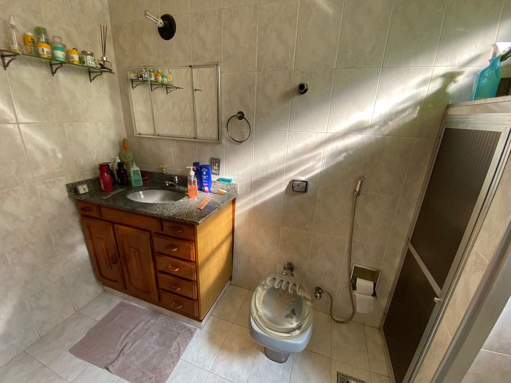 Imagens do imóveis Apartamento Amplo de Dois Quartos e Dependência na Rua André Cavalcanti CentroRJ