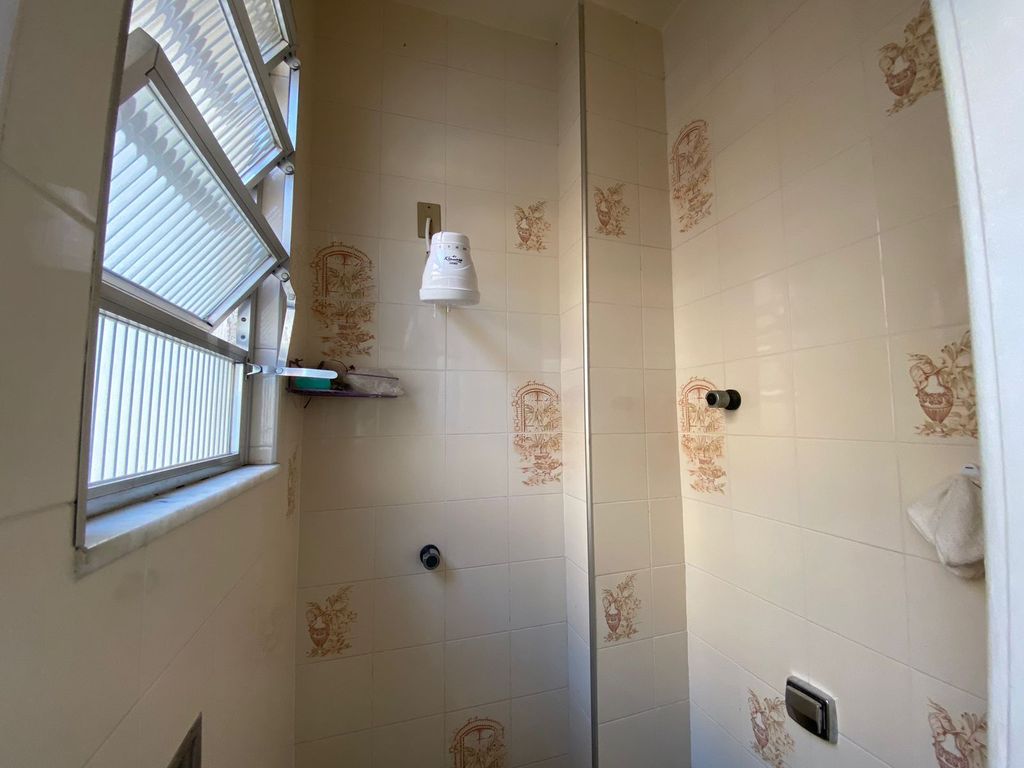Imagens do imóveis Apartamento Amplo de Dois Quartos e Dependência na Rua André Cavalcanti CentroRJ