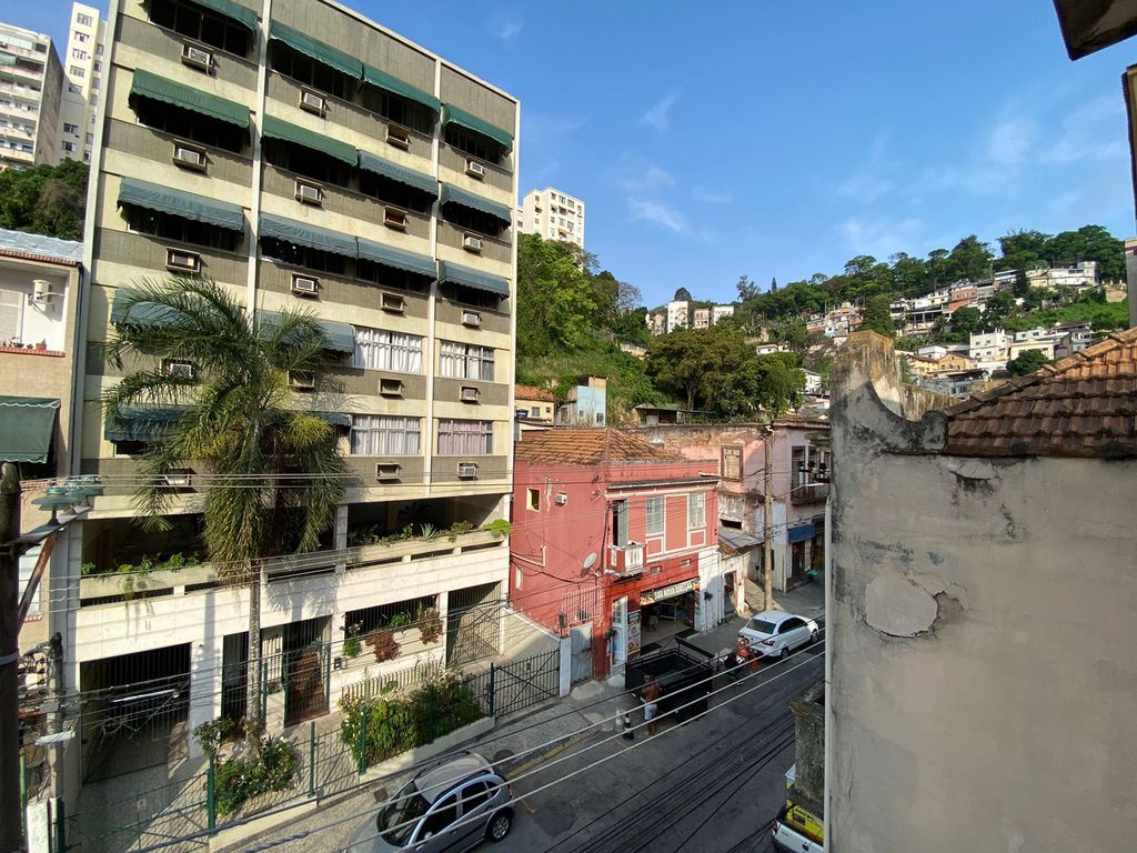 Imagens do imóveis Apartamento Amplo de Dois Quartos e Dependência na Rua André Cavalcanti CentroRJ