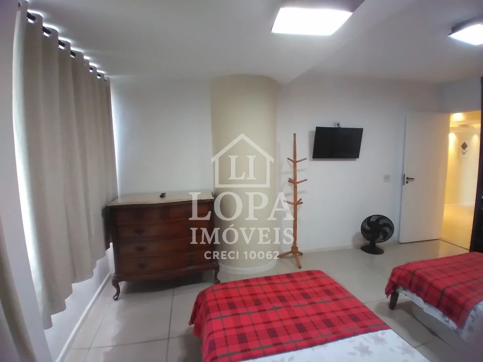 Imagens do imóveis Um apartamento dividido em dois, à venda em Copacabana com cento e vinte metros por  um milhão e quarenta mil reais