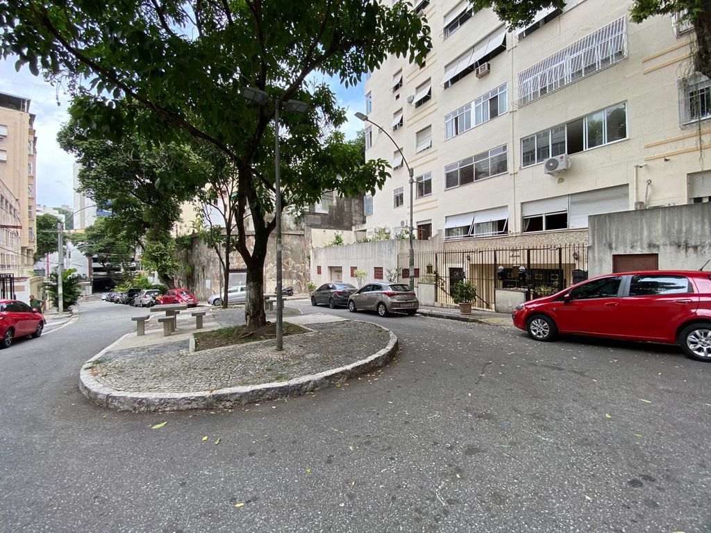 Imagens do imóveis Apartamento de Três Quartos com 103m² no Bairro de Fátima no Centro RJ