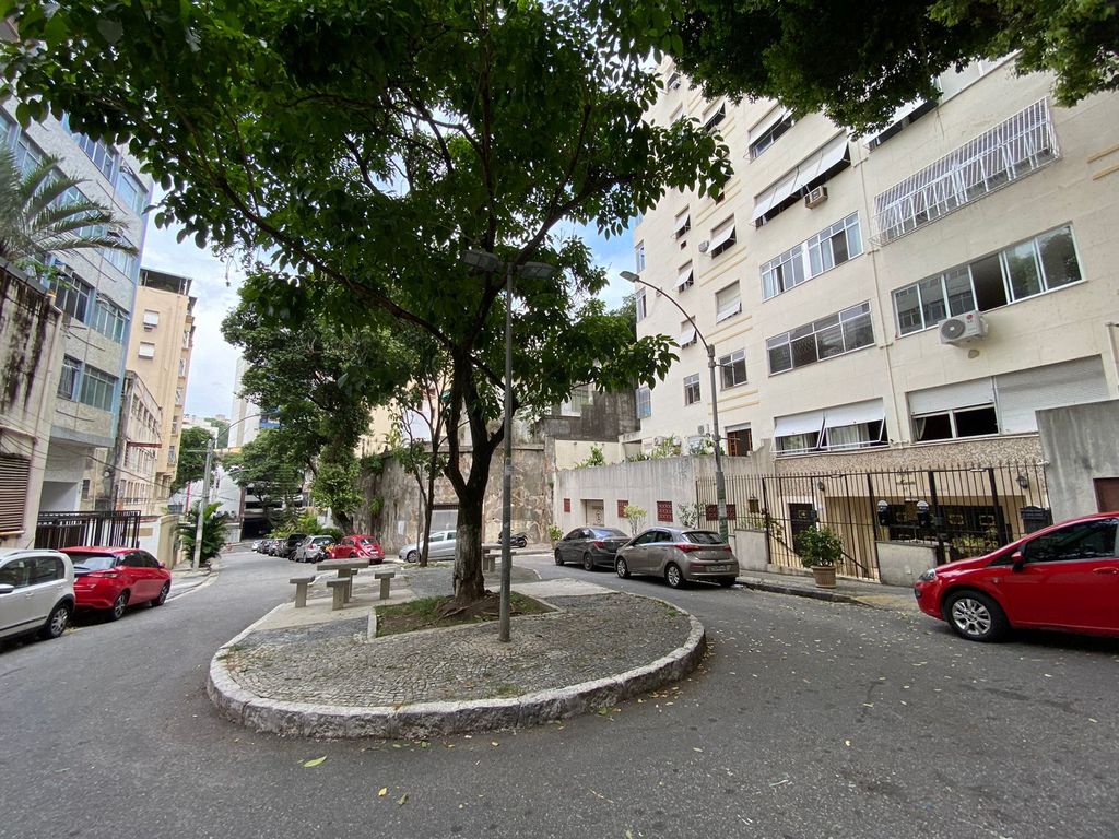 Imagens do imóveis Apartamento de Três Quartos com 103m² no Bairro de Fátima no Centro RJ
