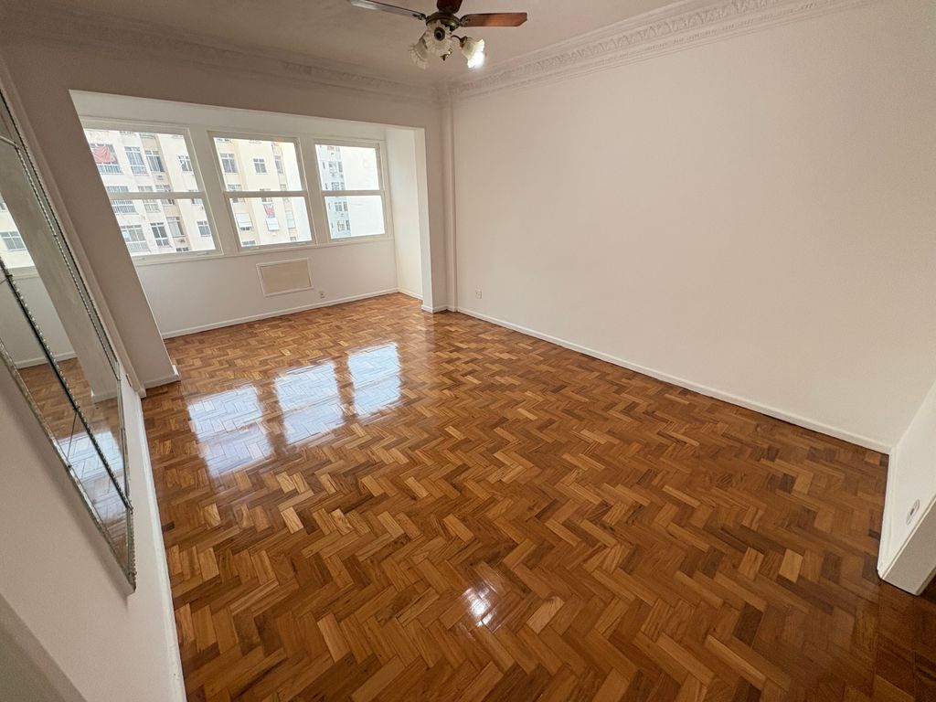 Imagens do imóveis Apartamento de Três Quartos com 103m² no Bairro de Fátima no Centro RJ