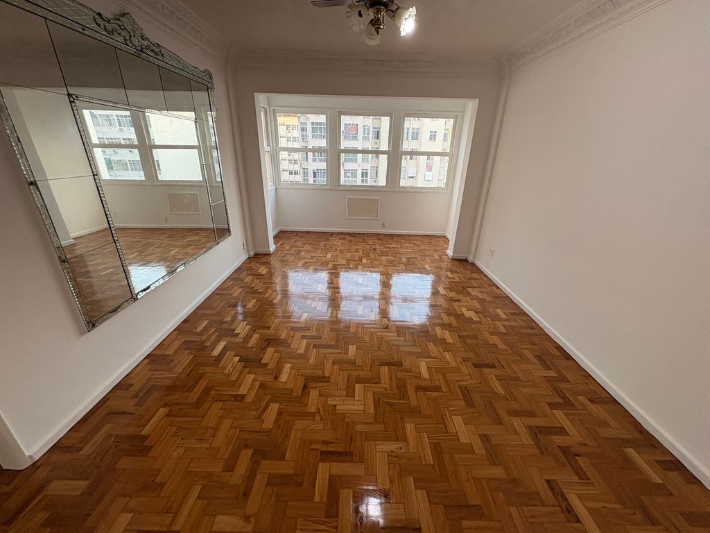 Imagens do imóveis Apartamento de Três Quartos com 103m² no Bairro de Fátima no Centro RJ