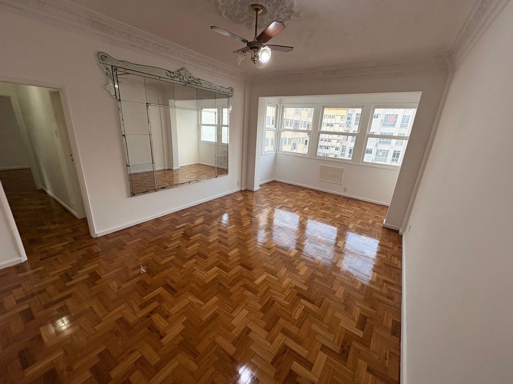 Imagens do imóveis Apartamento de Três Quartos com 103m² no Bairro de Fátima no Centro RJ