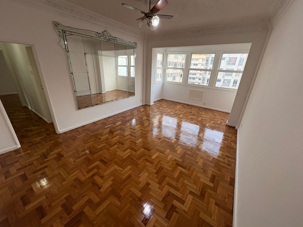 Imagens do imóveis Apartamento de Três Quartos com 103m² no Bairro de Fátima no Centro RJ