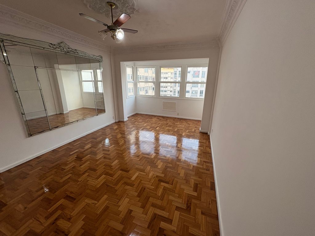 Imagens do imóveis Apartamento de Três Quartos com 103m² no Bairro de Fátima no Centro RJ