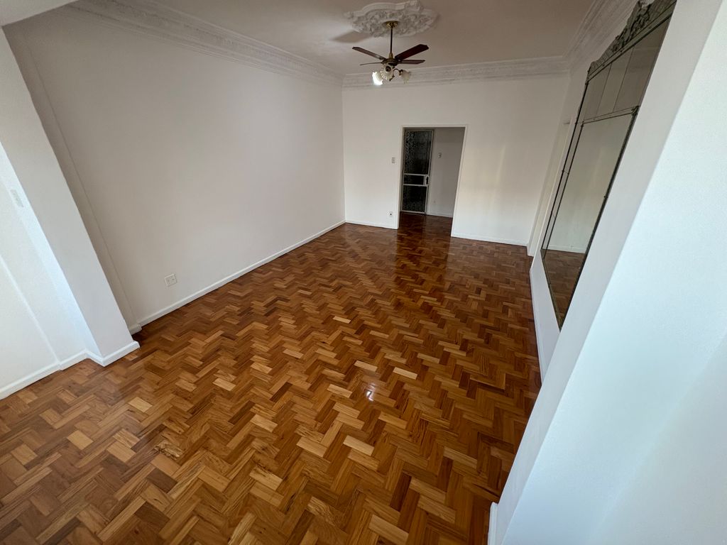 Imagens do imóveis Apartamento de Três Quartos com 103m² no Bairro de Fátima no Centro RJ