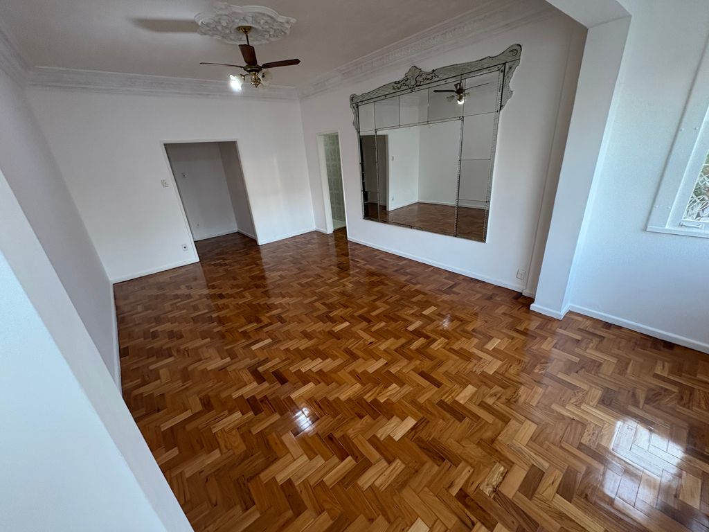 Imagens do imóveis Apartamento de Três Quartos com 103m² no Bairro de Fátima no Centro RJ