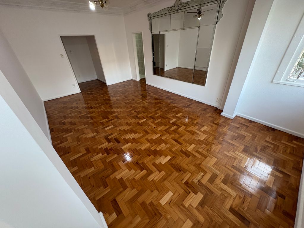 Imagens do imóveis Apartamento de Três Quartos com 103m² no Bairro de Fátima no Centro RJ