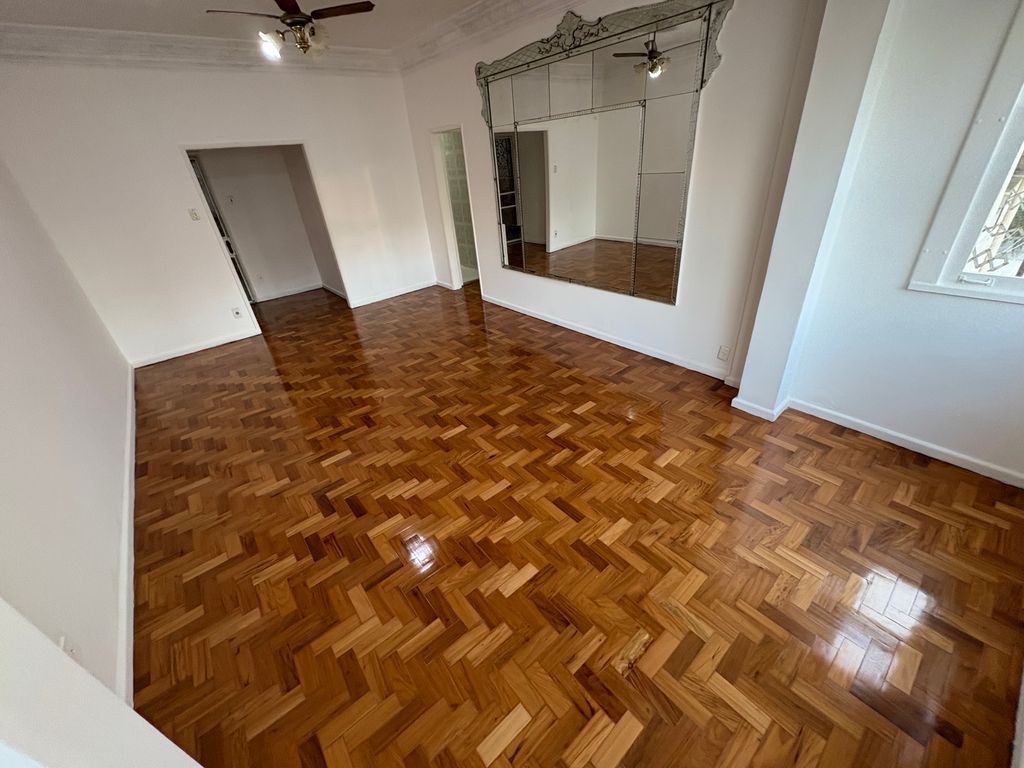 Imagens do imóveis Apartamento de Três Quartos com 103m² no Bairro de Fátima no Centro RJ