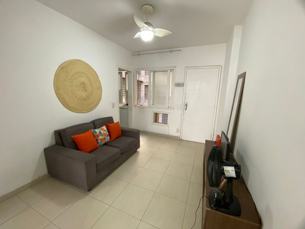 Imagens do imóveis Apartamento Quarto e Sala Reformado Em Prédio com Boa Infraestrutura no Centro