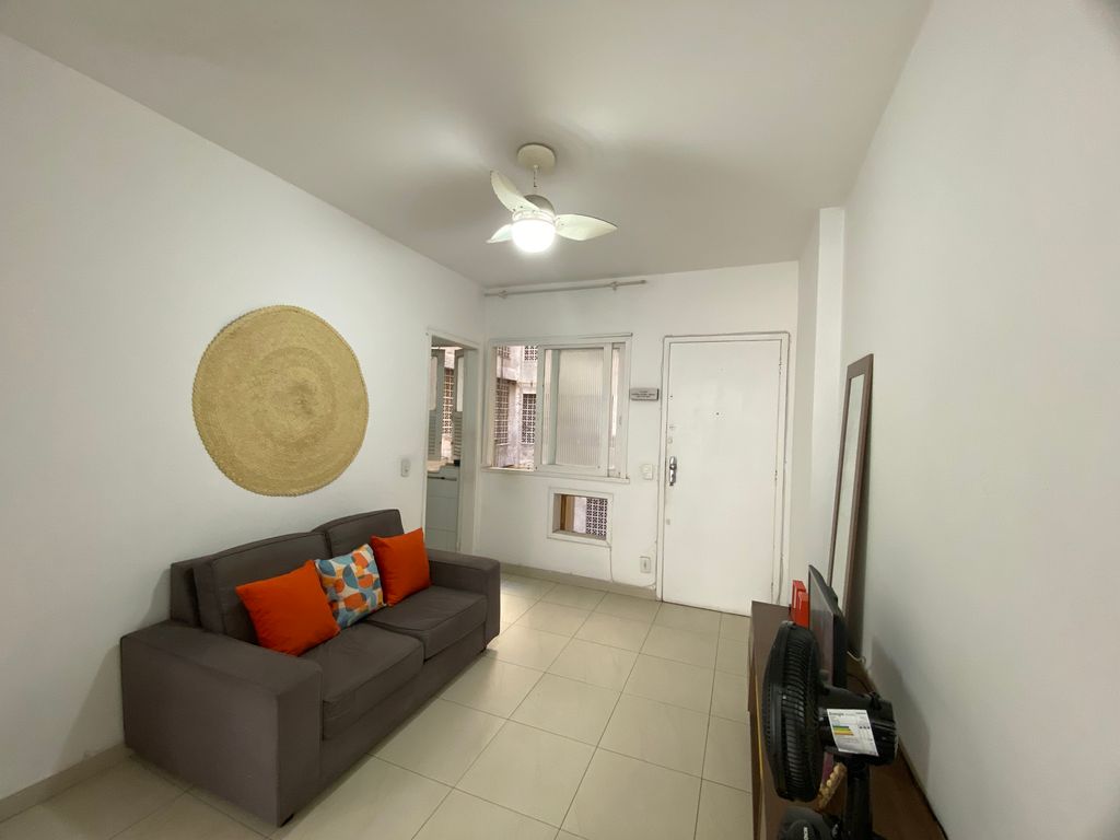 Imagens do imóveis Apartamento Quarto e Sala Reformado Em Prédio com Boa Infraestrutura no Centro