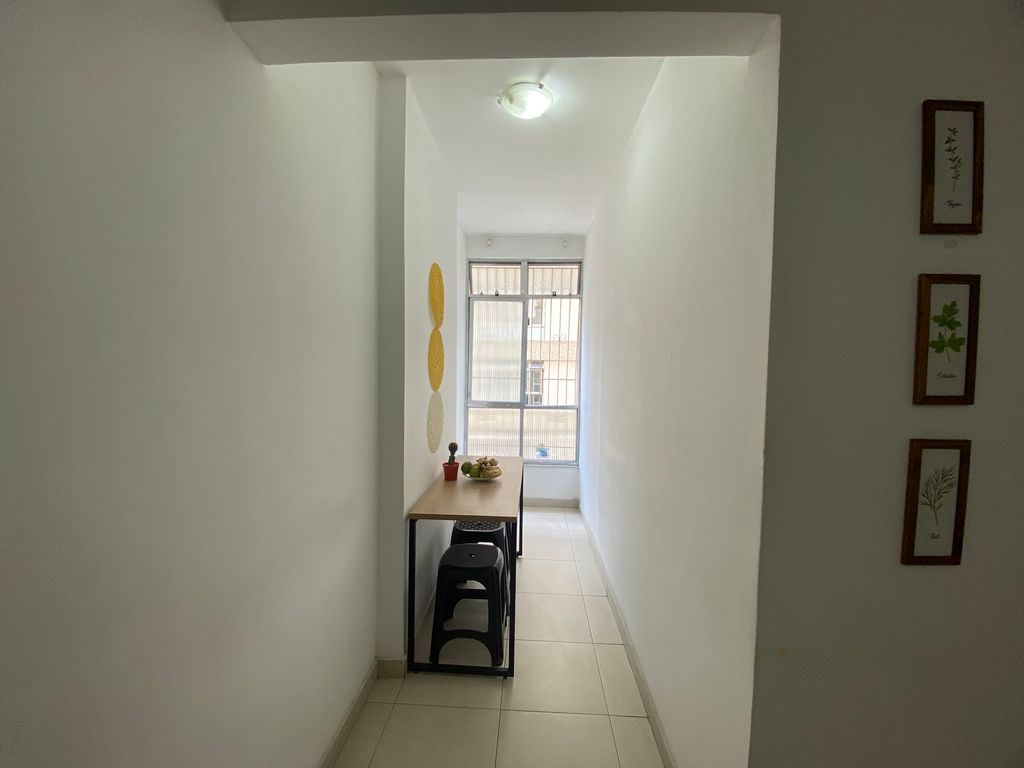 Imagens do imóveis Apartamento Quarto e Sala Reformado Em Prédio com Boa Infraestrutura no Centro