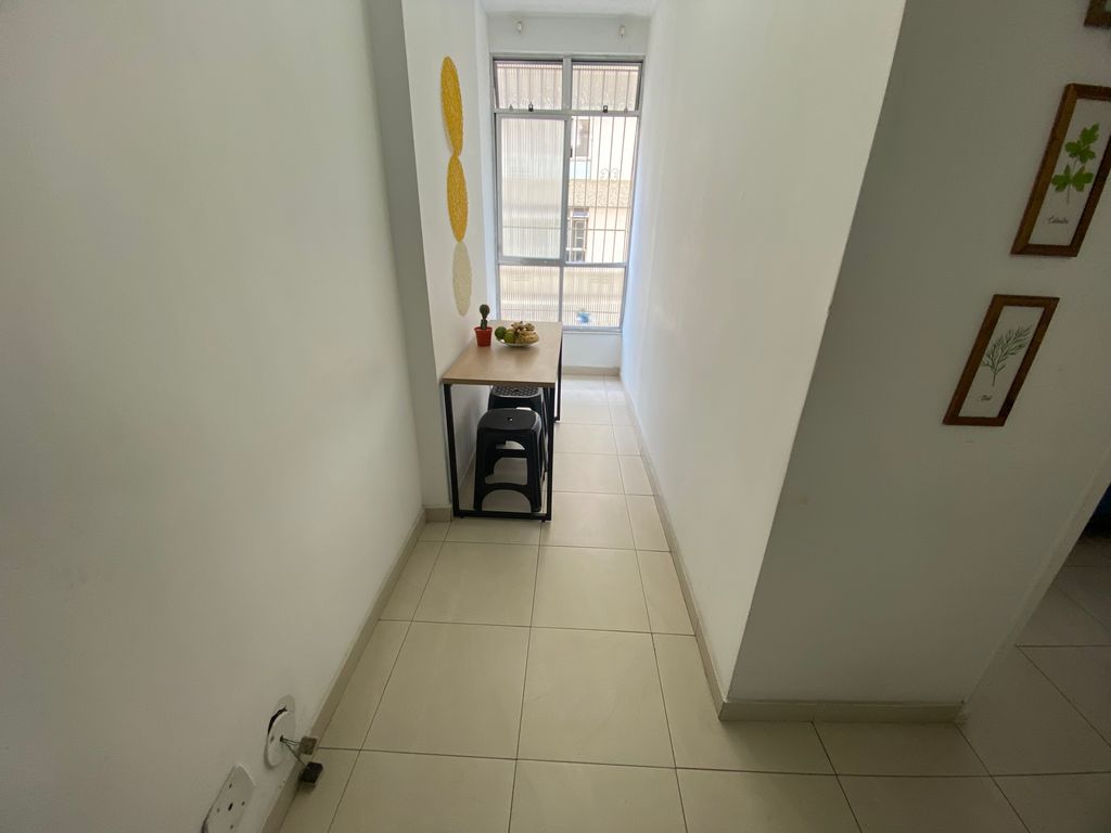 Imagens do imóveis Apartamento Quarto e Sala Reformado Em Prédio com Boa Infraestrutura no Centro