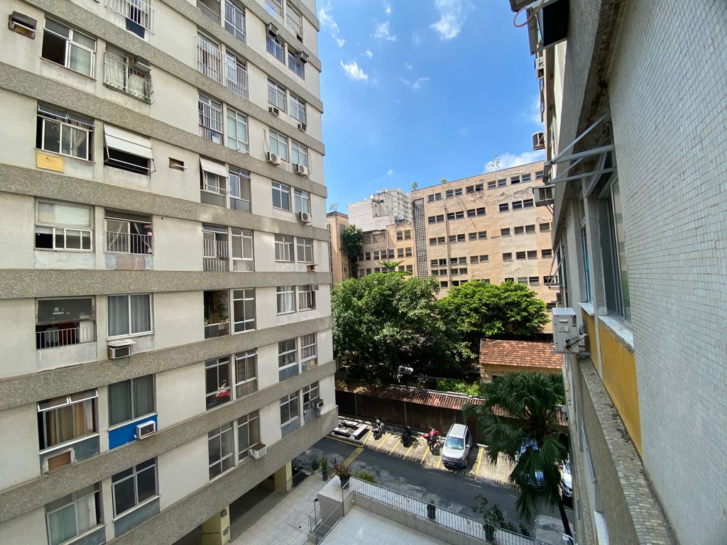 Imagens do imóveis Apartamento Quarto e Sala Reformado Em Prédio com Boa Infraestrutura no Centro