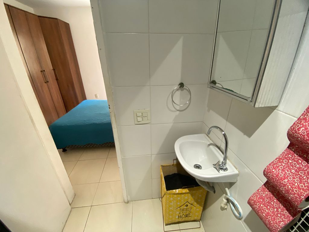 Imagens do imóveis Apartamento Quarto e Sala Reformado Em Prédio com Boa Infraestrutura no Centro