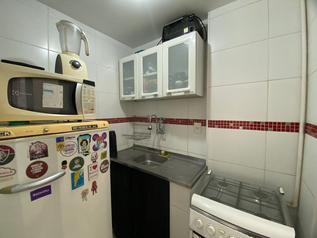 Imagens do imóveis Apartamento Quarto e Sala Reformado Em Prédio com Boa Infraestrutura no Centro