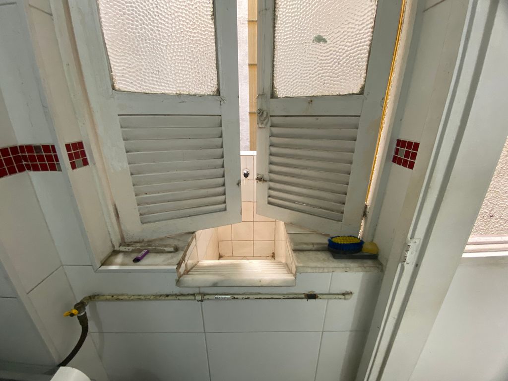 Imagens do imóveis Apartamento Quarto e Sala Reformado Em Prédio com Boa Infraestrutura no Centro