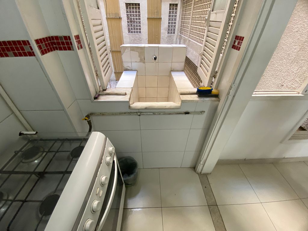 Imagens do imóveis Apartamento Quarto e Sala Reformado Em Prédio com Boa Infraestrutura no Centro