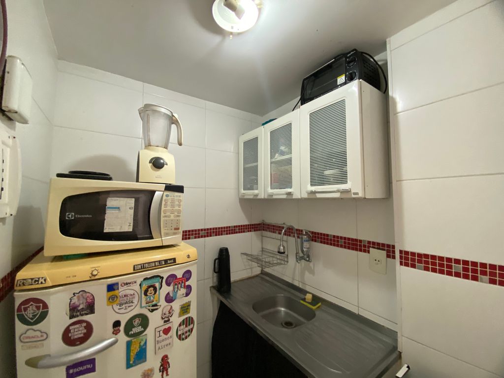 Imagens do imóveis Apartamento Quarto e Sala Reformado Em Prédio com Boa Infraestrutura no Centro