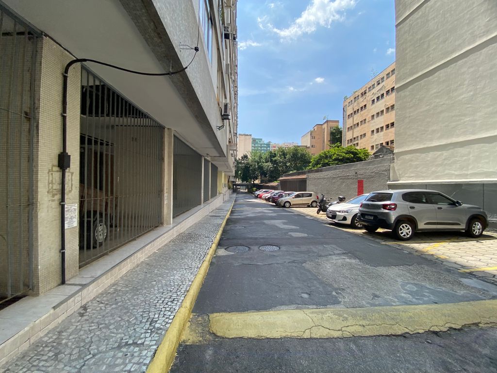 Imagens do imóveis Apartamento Quarto e Sala Reformado Em Prédio com Boa Infraestrutura no Centro