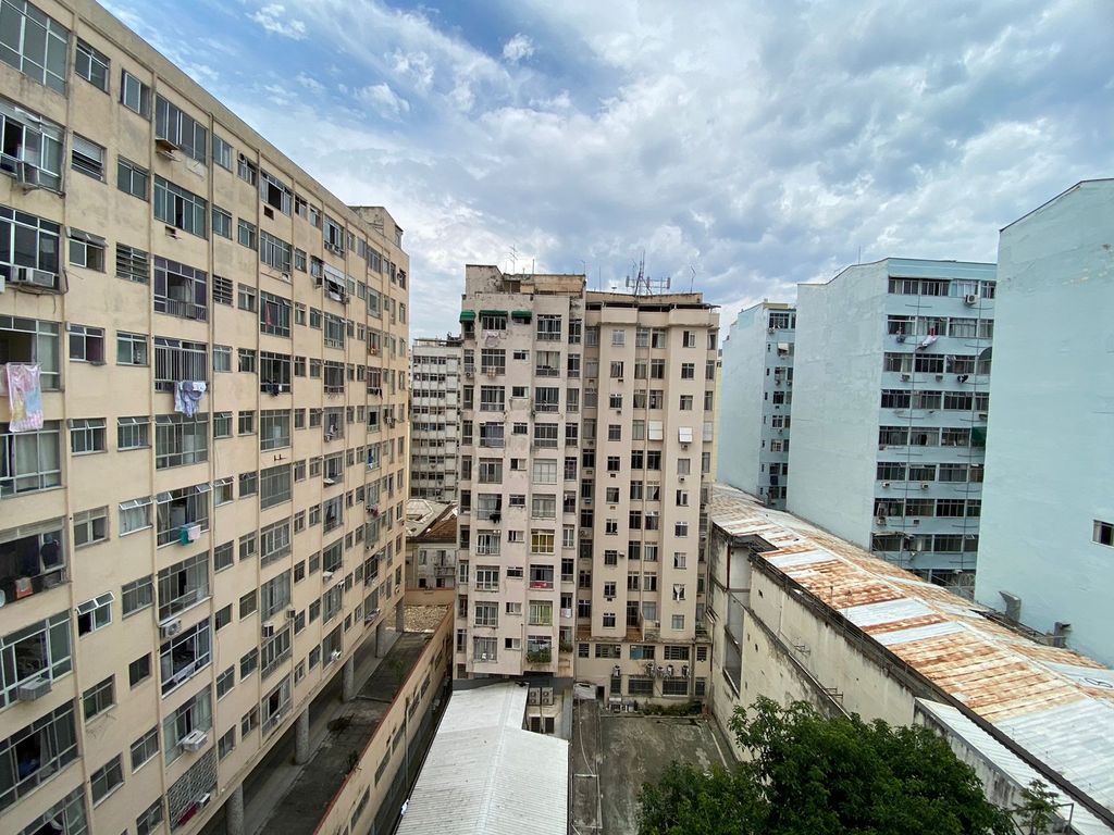 Imagens do imóveis Apartamento de Três Quartos no Bairro de Fátima no Centro do Rio de Janeiro