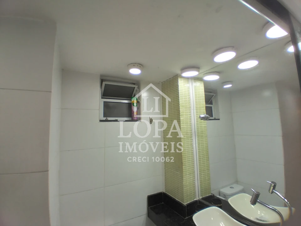 Imagens do imóveis Um apartamento dividido em dois, à venda em Copacabana com cento e vinte metros por  um milhão e quarenta mil reais