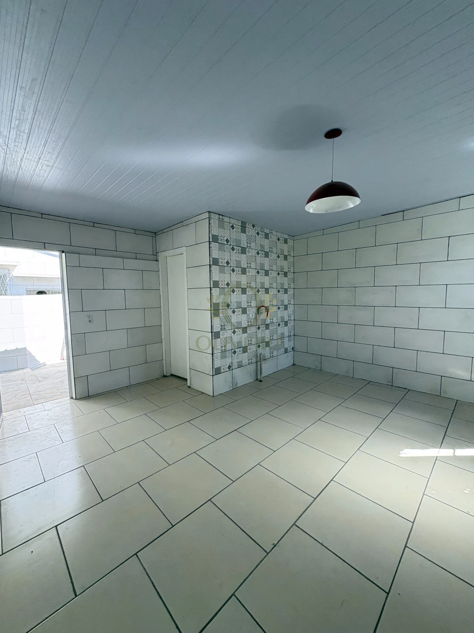 CASA DOIS DORMITÓRIOS COM GARAGEM