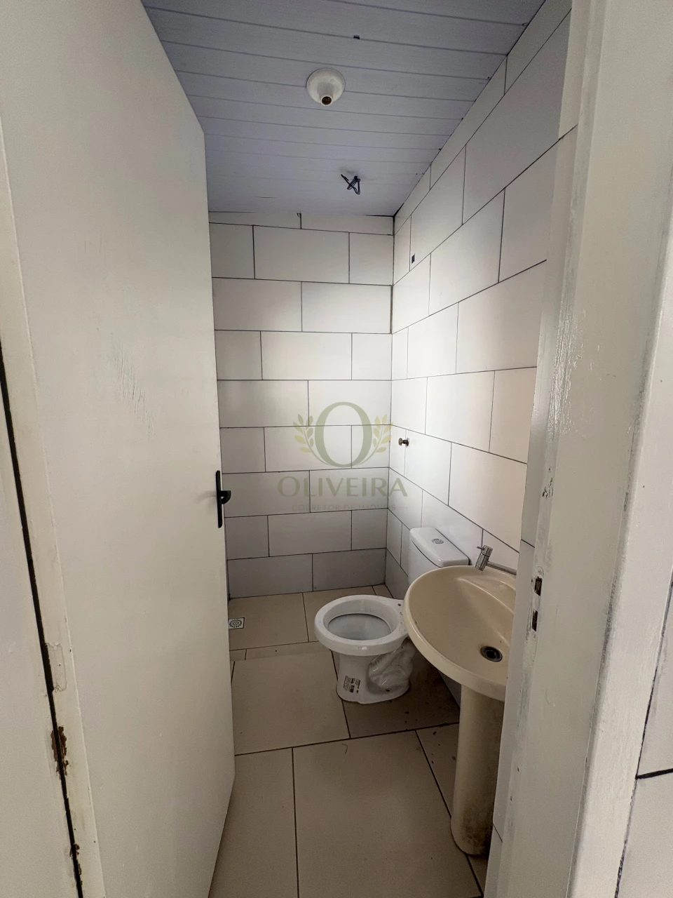 CASA DOIS DORMITÓRIOS COM GARAGEM