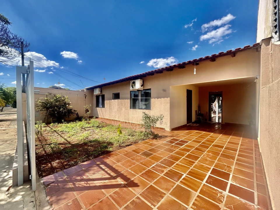 Imagens do imóveis casa Jd Bandeirantes à Venda