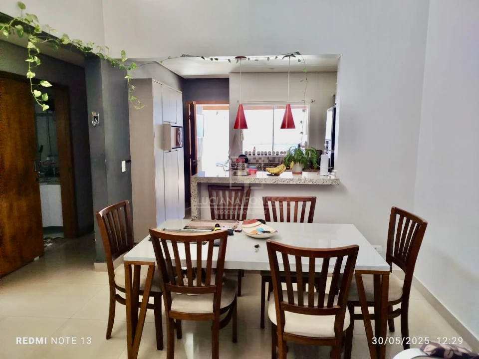 Imagens do imóveis Casa próximo ao Catuai com piscina