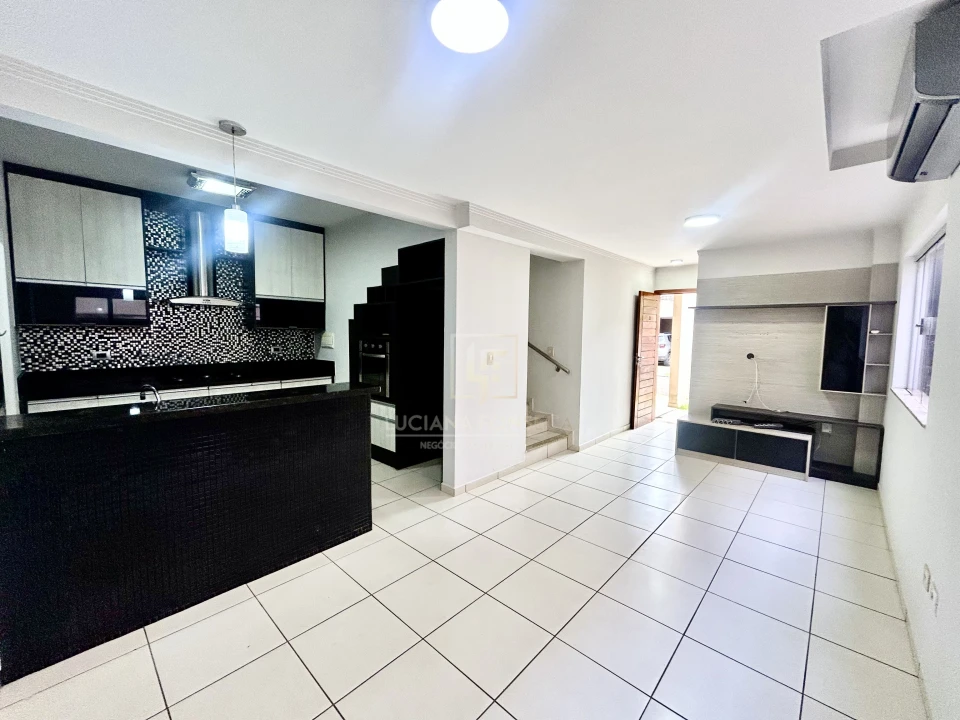 Sobrado Condominio Vila hipica Londrina vende