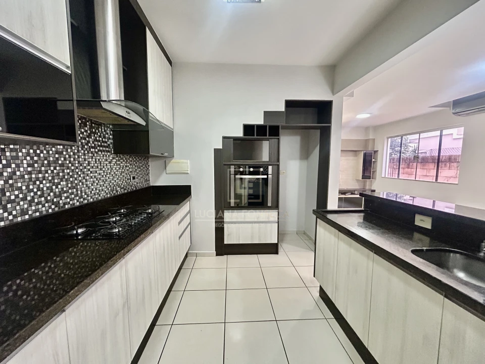 Sobrado Condominio Vila hipica Londrina vende