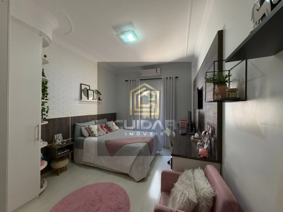 Imagens do imóveis Linda casa condomínio Royal Forest