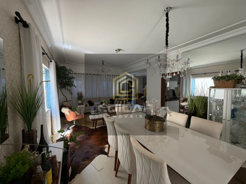 Imagens do imóveis Linda casa condomínio Royal Forest