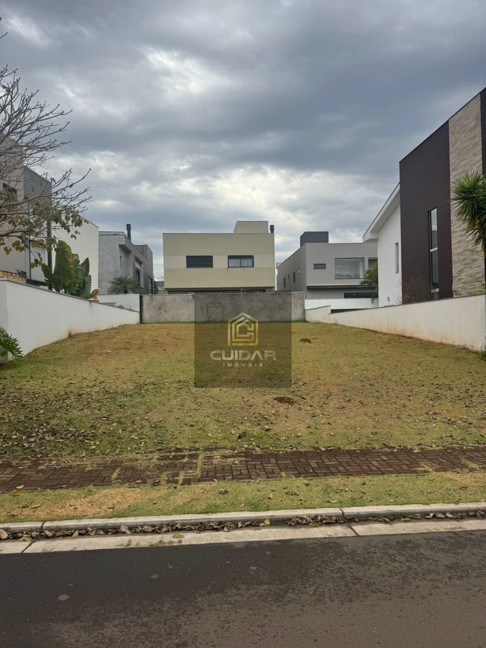 Imagens do imóveis TERRENO NO ALPHAVILLE 2