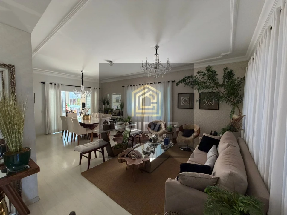 Imagens do imóveis Linda casa condomínio Royal Forest