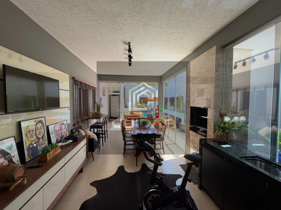 Imagens do imóveis Linda casa condomínio Royal Forest