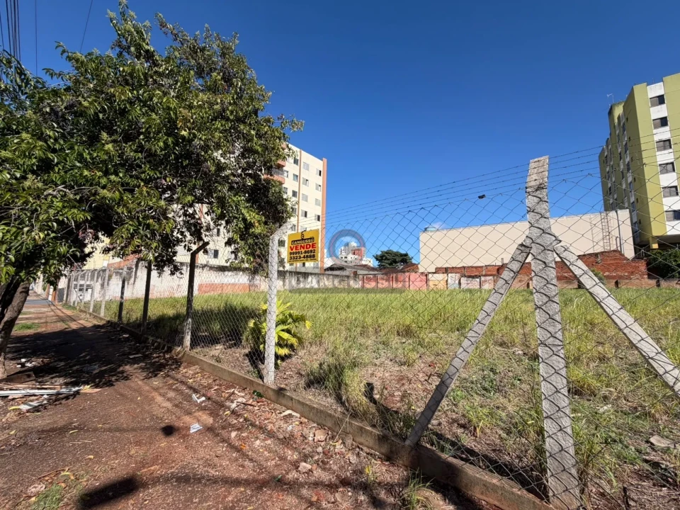Imagens do imóveis Terreno Comercial de 480 m² à Venda Rua Rebouças  Excelente Localização