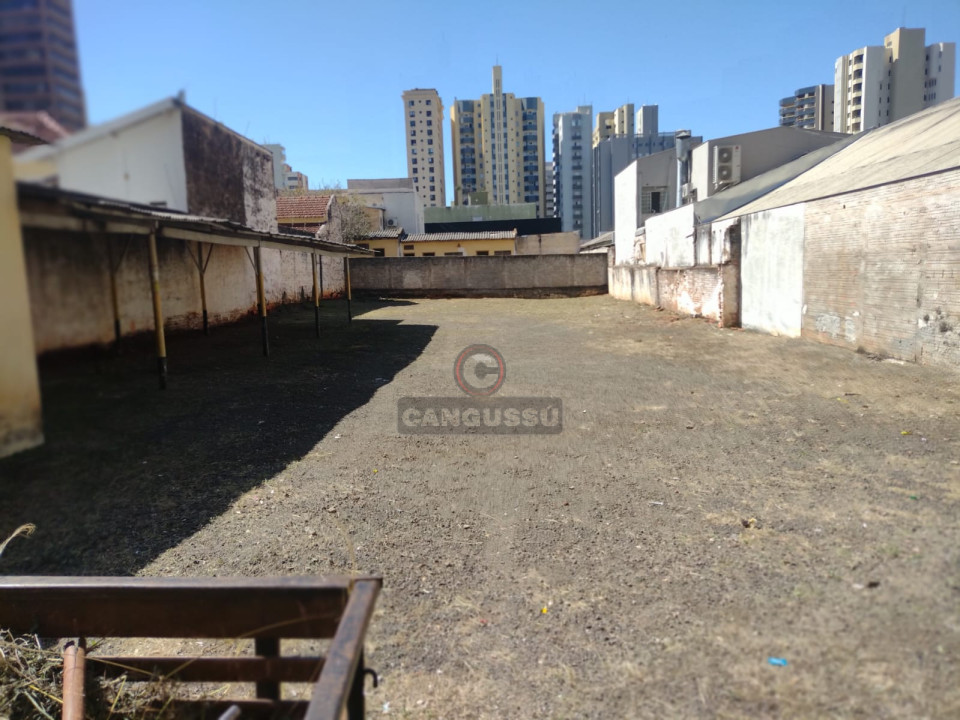 Imagens do imóveis Terreno para Locação – Estacionamento